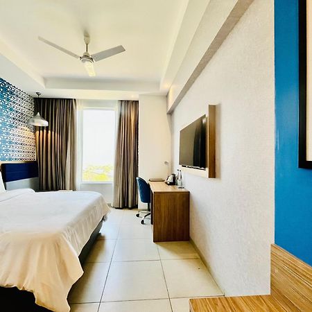 Hometel Alambagh Lucknow - A Sarovar Hotel Екстериор снимка
