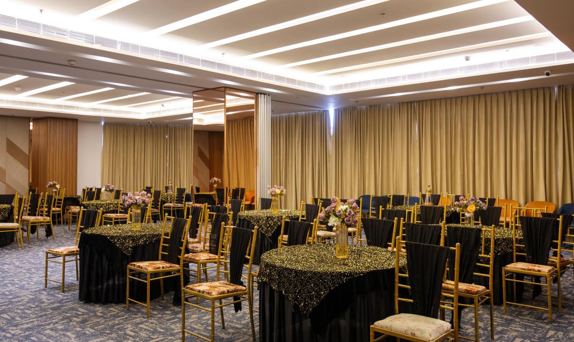 Hometel Alambagh Lucknow - A Sarovar Hotel Екстериор снимка
