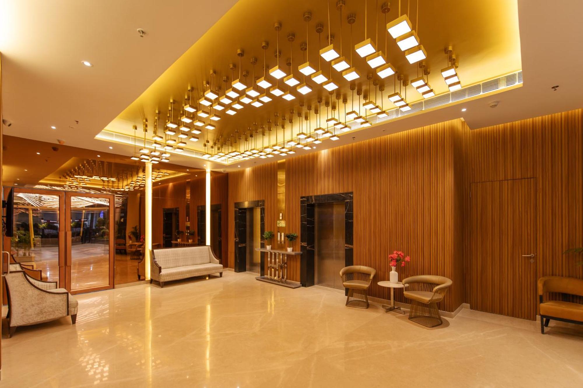Hometel Alambagh Lucknow - A Sarovar Hotel Екстериор снимка