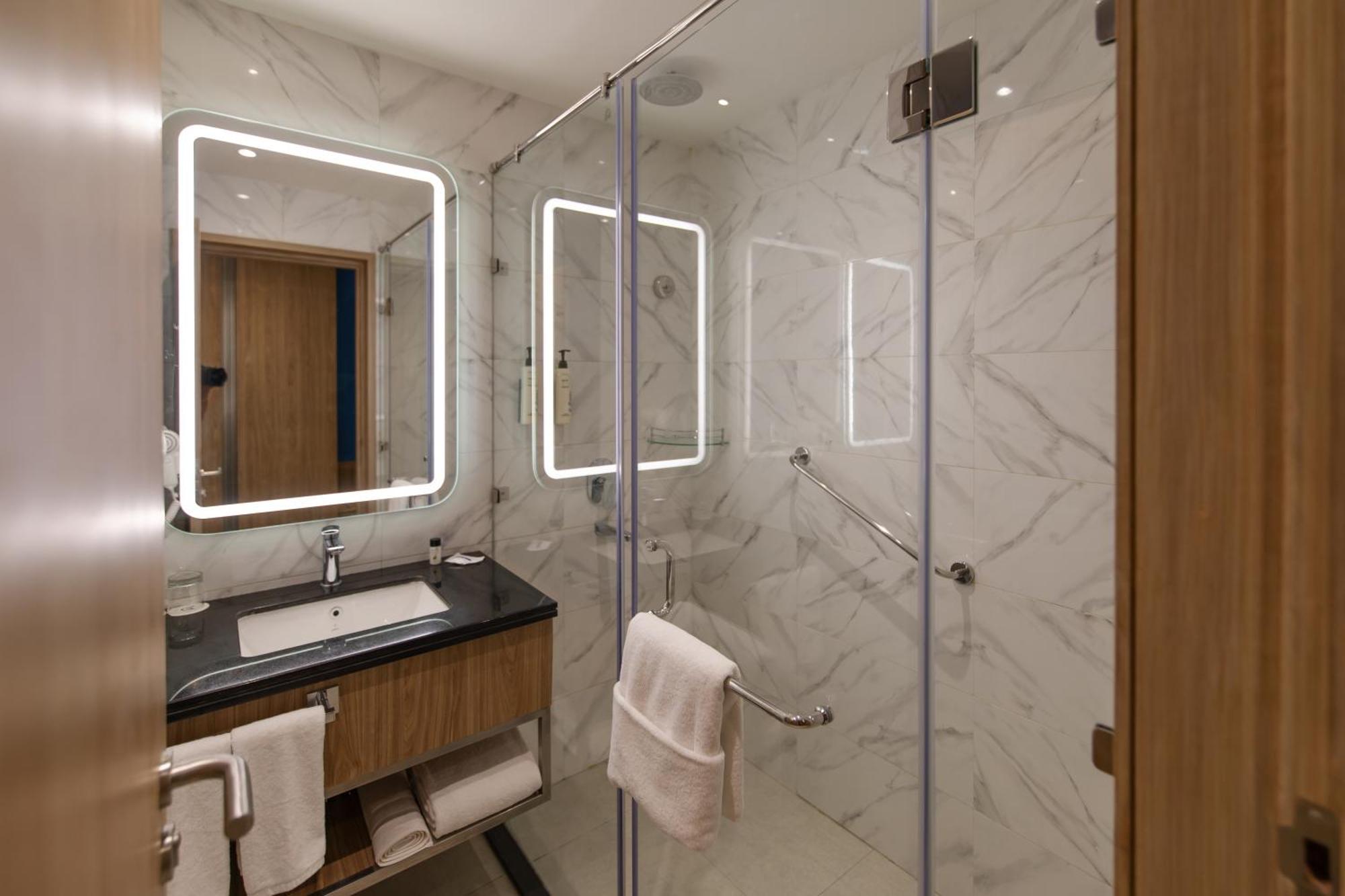 Hometel Alambagh Lucknow - A Sarovar Hotel Екстериор снимка