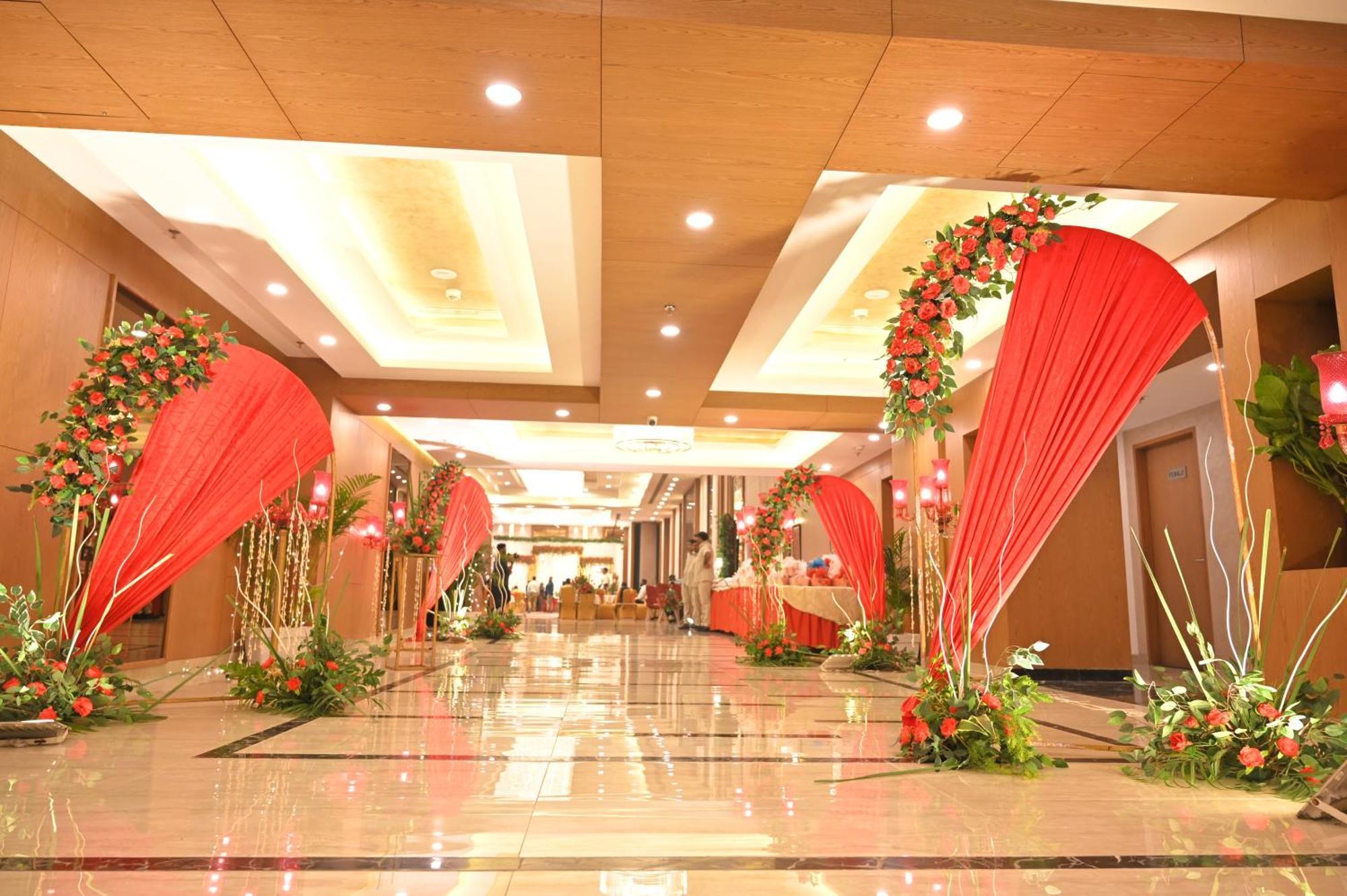 Hometel Alambagh Lucknow - A Sarovar Hotel Екстериор снимка