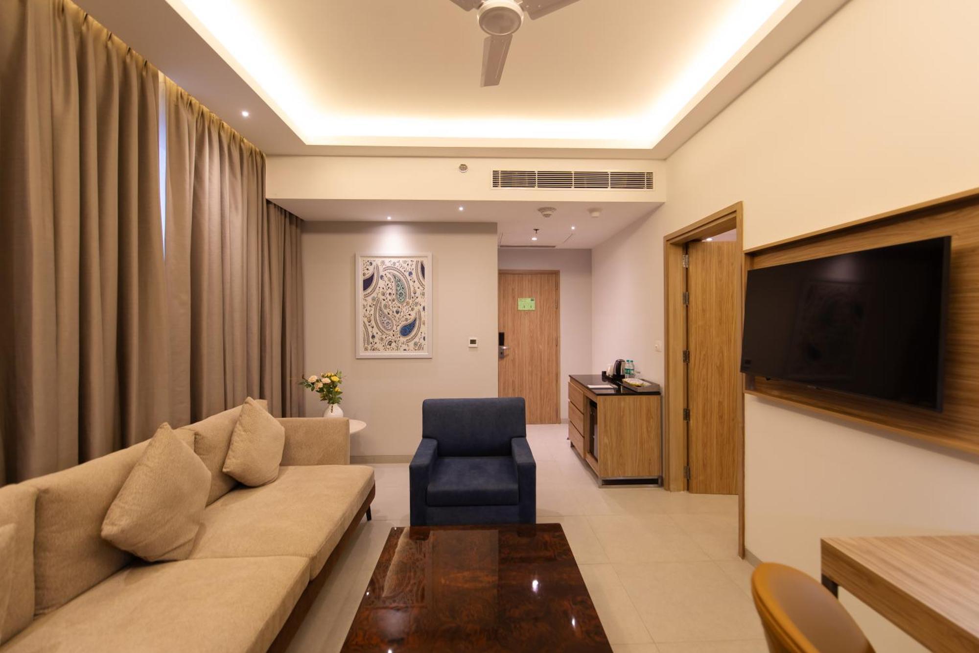 Hometel Alambagh Lucknow - A Sarovar Hotel Екстериор снимка