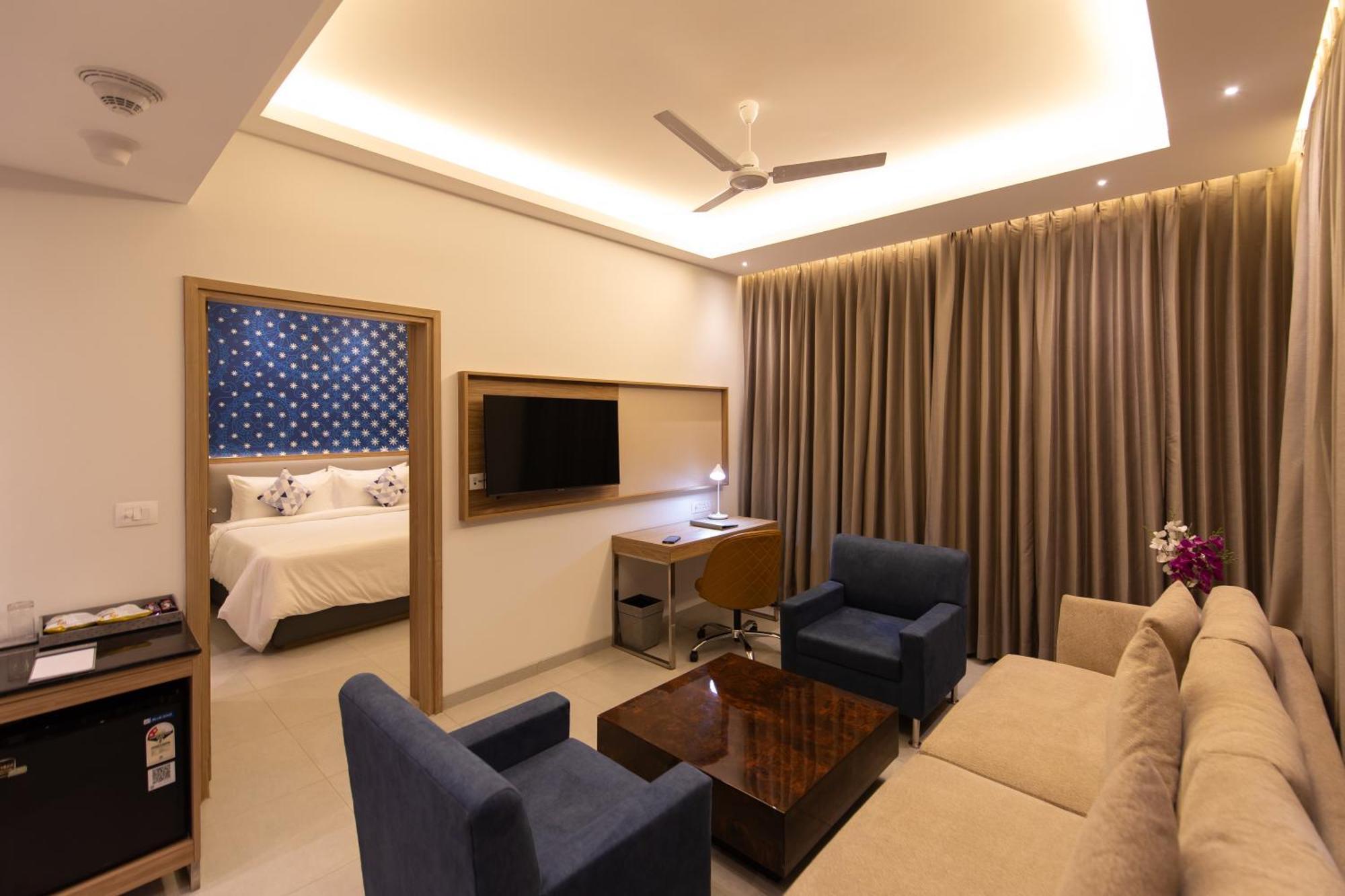 Hometel Alambagh Lucknow - A Sarovar Hotel Екстериор снимка